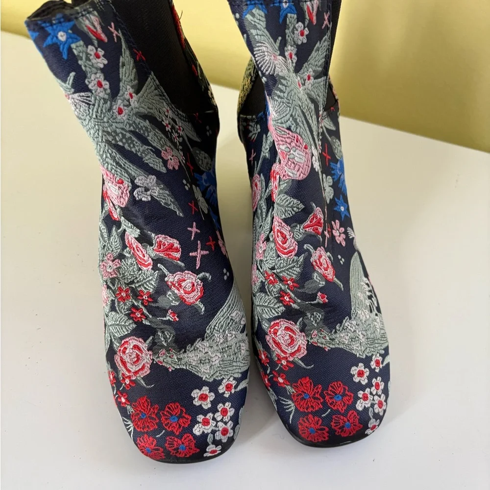 Indigo Rd. Black Floral Block Heel manmade Textile Chelsea Booties 6.5